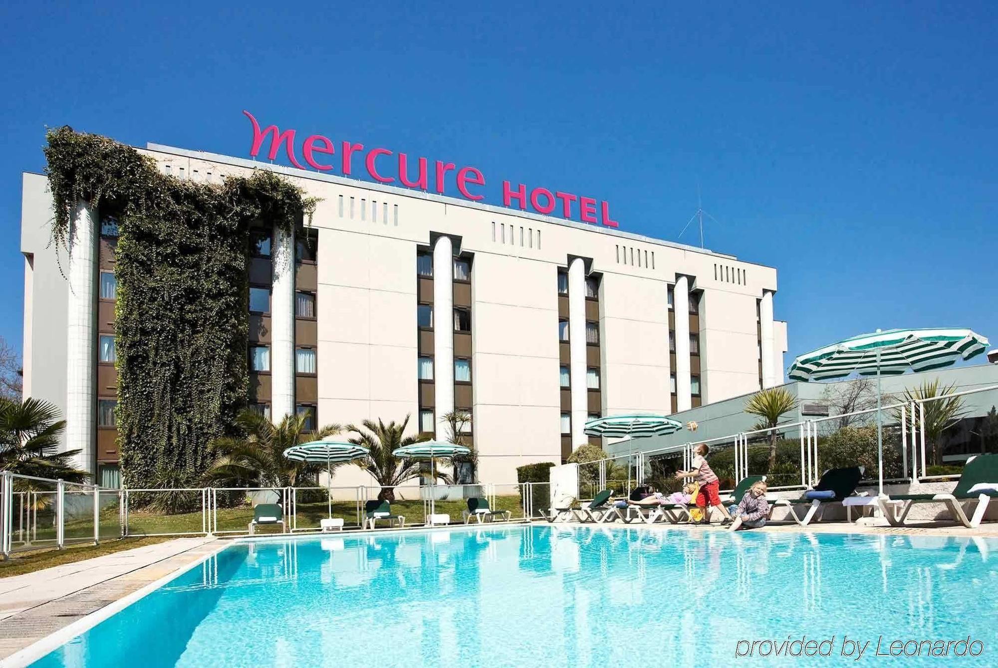 Mercure Pau Palais Des Sports Exteriör bild