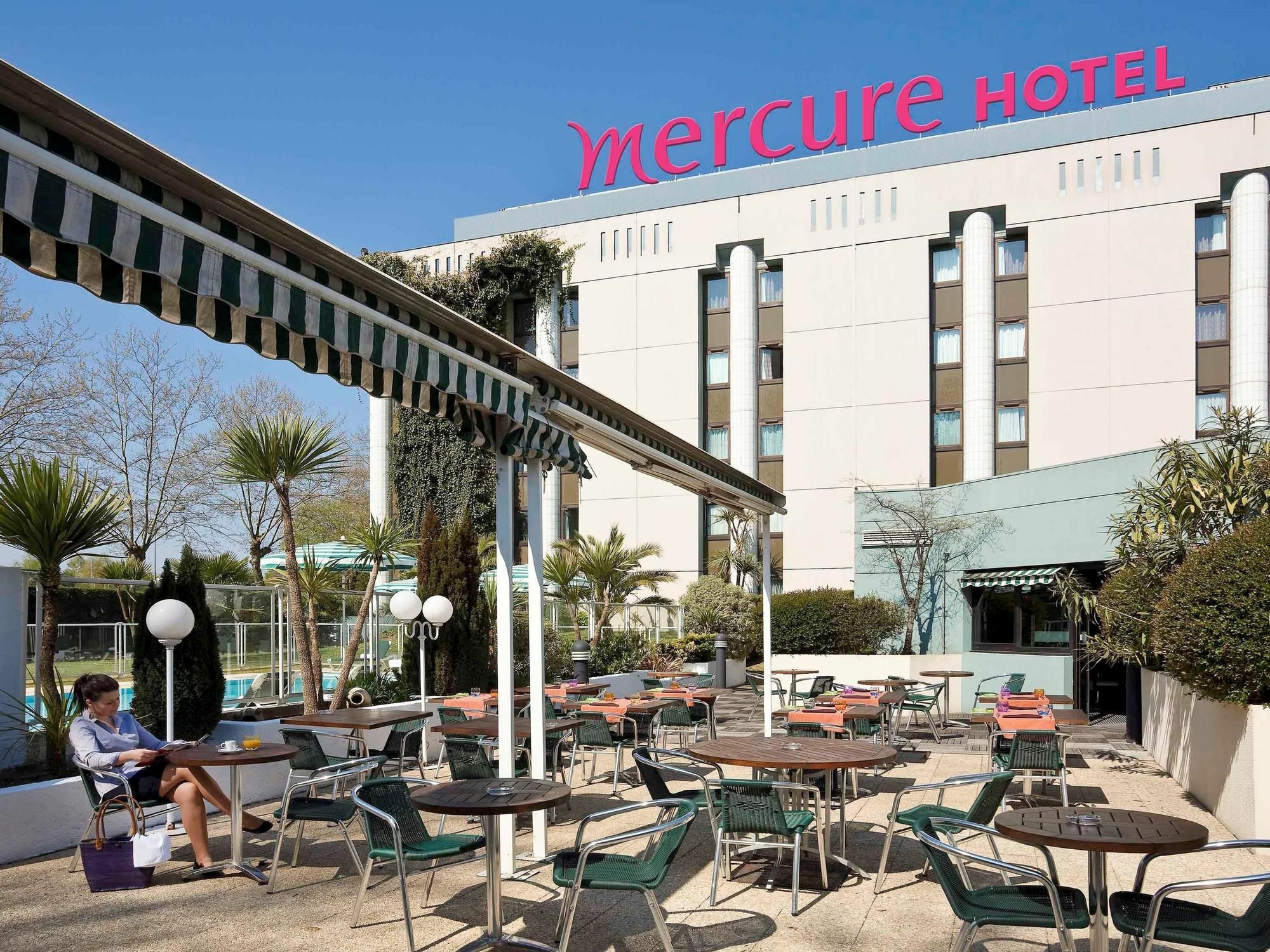 Mercure Pau Palais Des Sports Exteriör bild