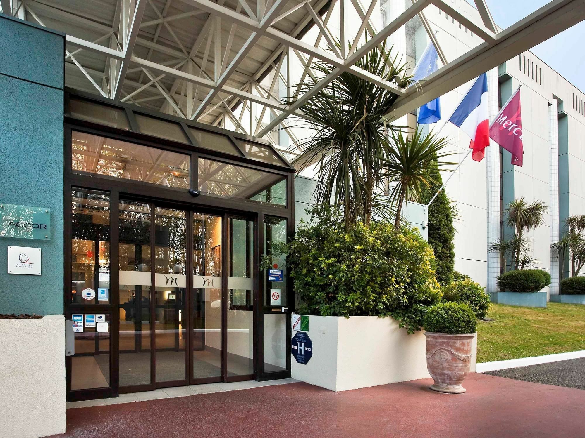 Mercure Pau Palais Des Sports Exteriör bild