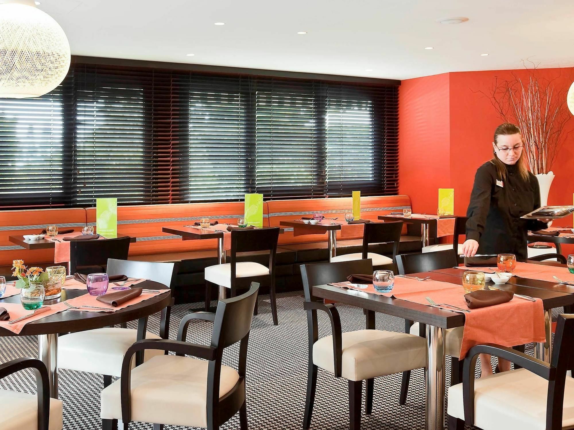 Mercure Pau Palais Des Sports Exteriör bild
