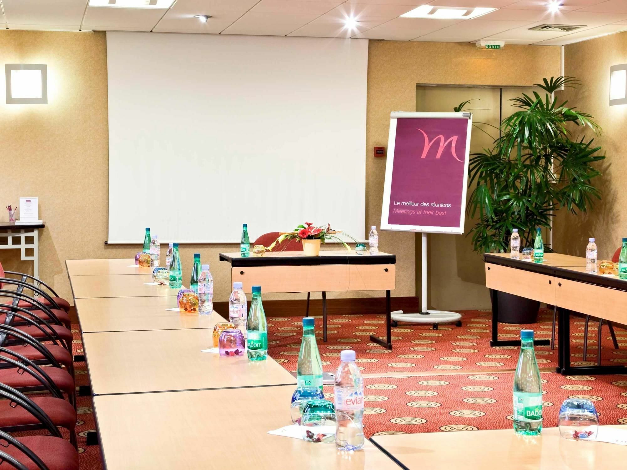 Mercure Pau Palais Des Sports Exteriör bild