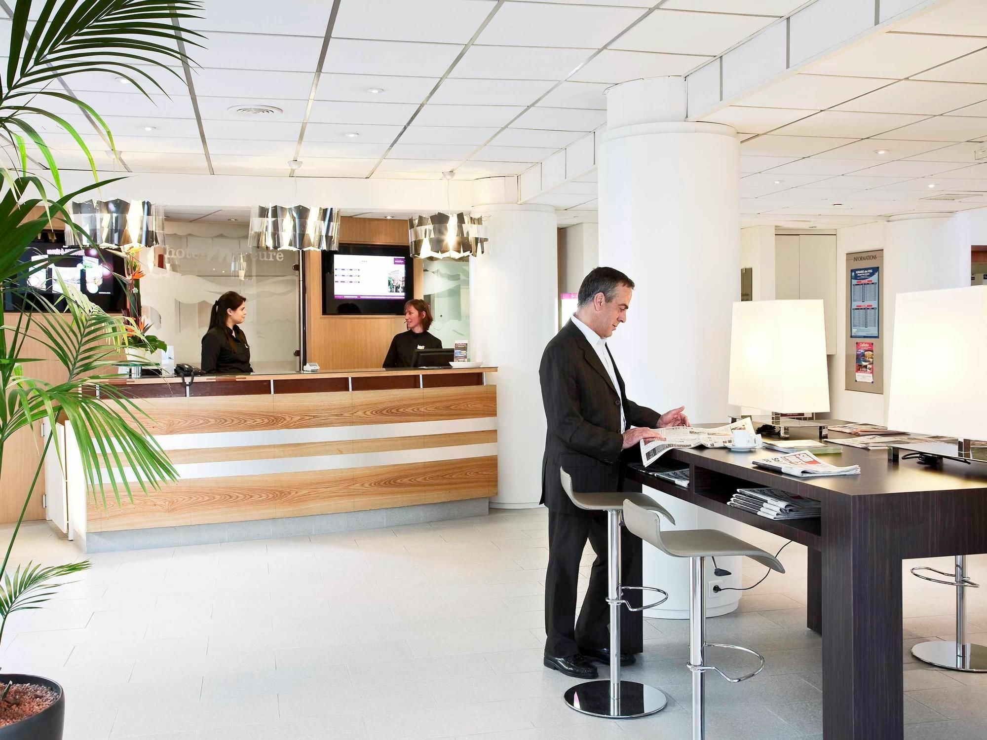 Mercure Pau Palais Des Sports Exteriör bild