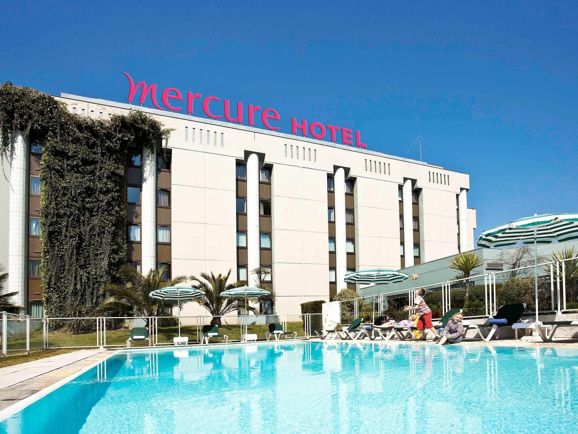 Mercure Pau Palais Des Sports Exteriör bild